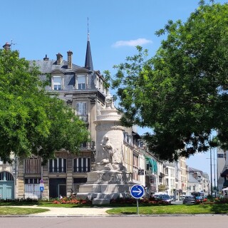 monument-reims-zoom-entier-red - copie