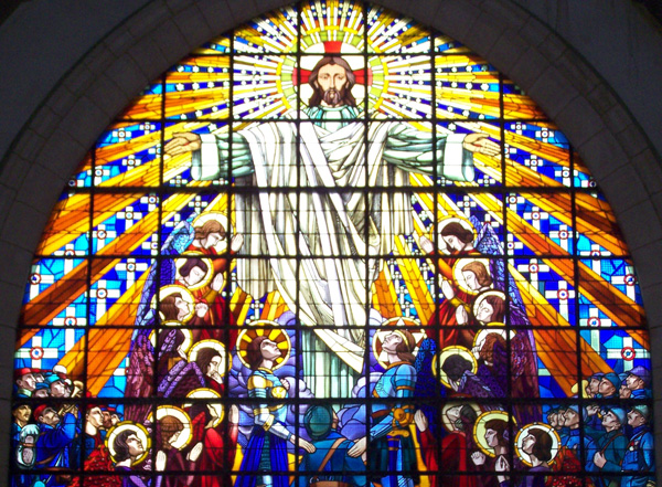 Grand vitrail de la chapelle supérieure