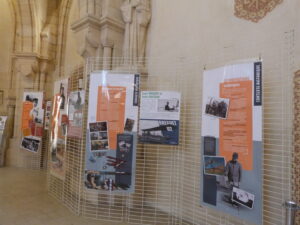 vue d'une partie des panneaux de l'exposition