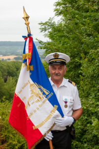 Le porte-drapeau du Mémorial